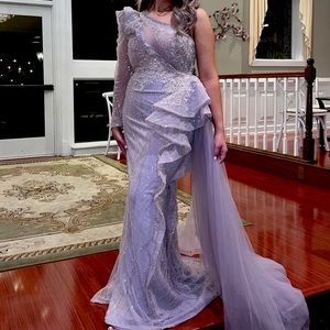 Dress worn once (great condition)